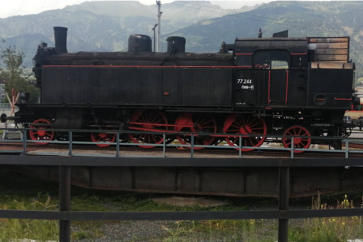 Stazione dei treni di Lienz Viaggio su due ruote alla scoperta della Val Pusteria