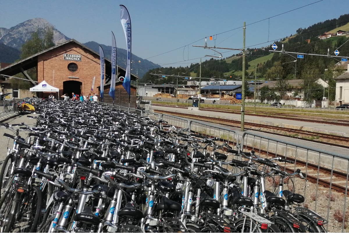 La stazione dei treni di San Candido Viaggio su due ruote alla scoperta della Val Pusteria