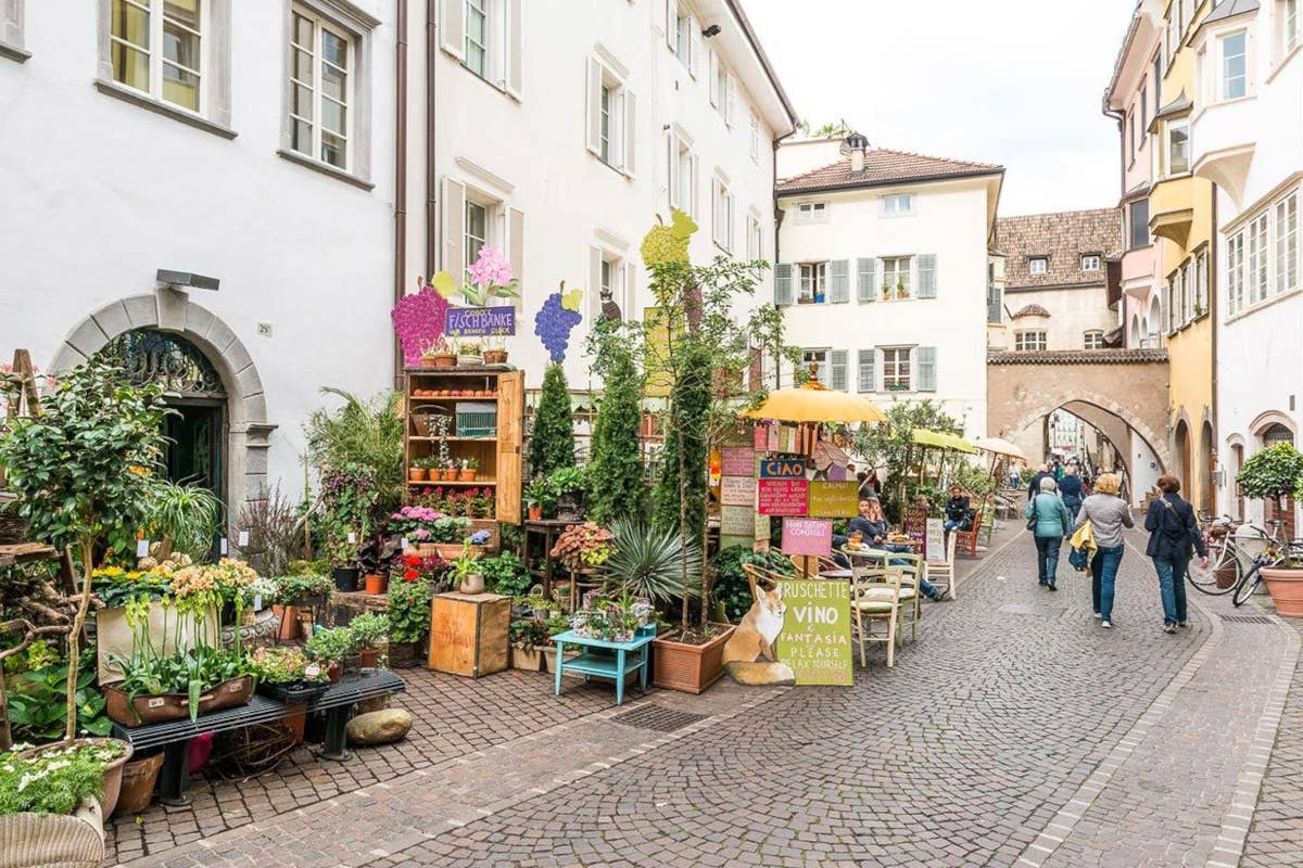 Le bacarelle fiorite in centro Bolzano Bolzano in primavera è sempre una buona idea: gli eventi da non perdere