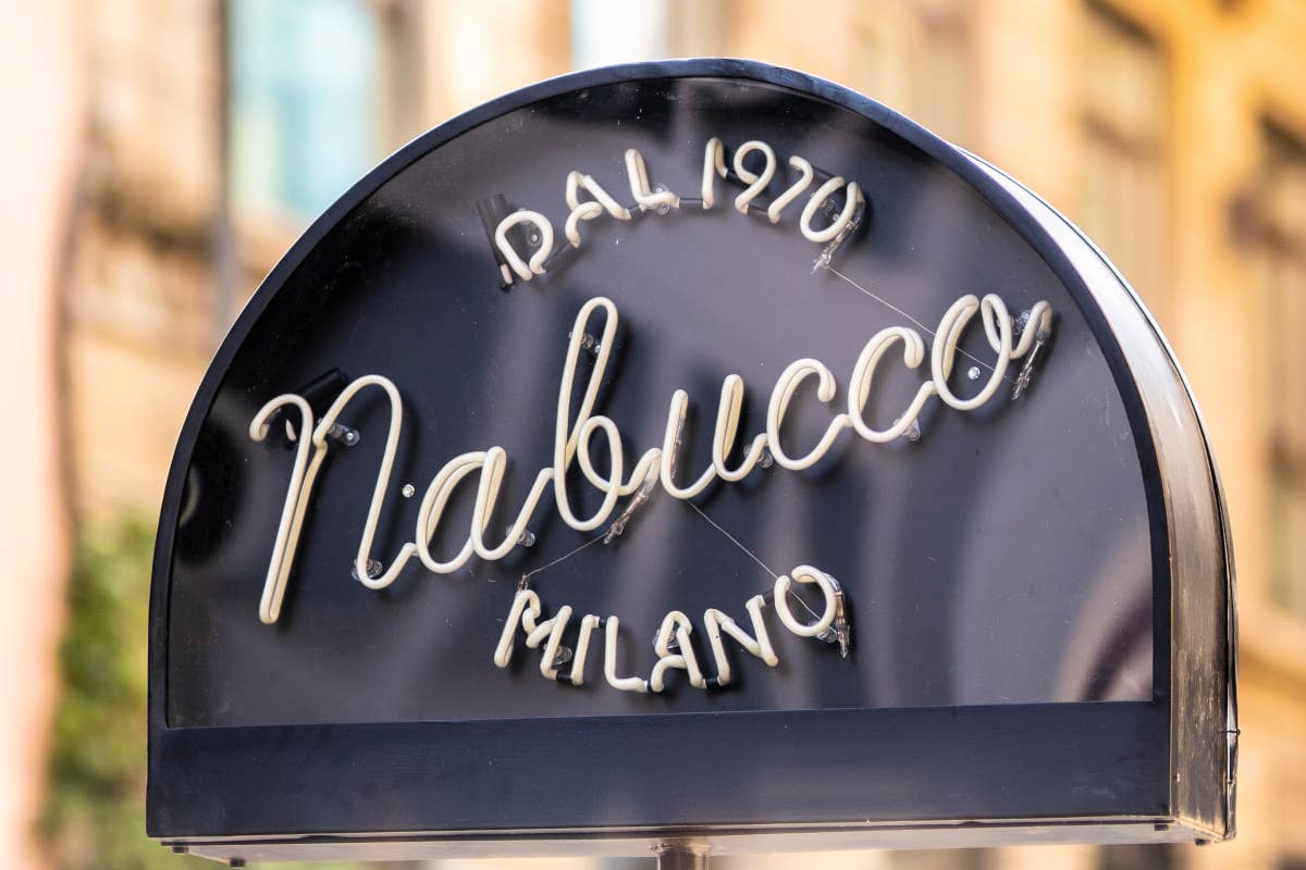 L'insegna del Nabucco, a 800 metri dal Tetaro alla Scala Al ristorante Nabucco di Milano “mangiando” e ascoltando Verdi