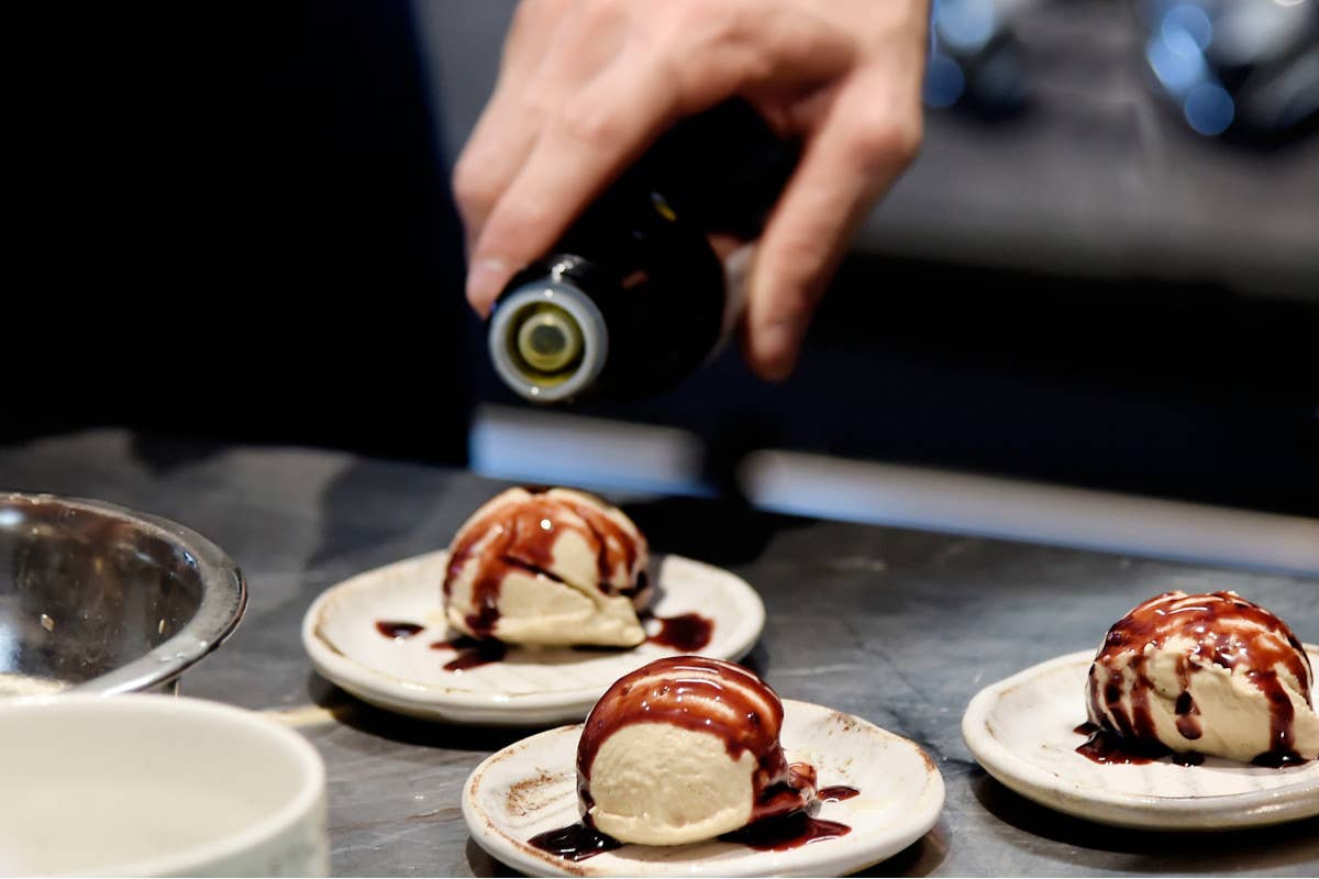 Fede - gelato al pane raffermo, Olio Extra Vergine d'oliva e salsa al vino Mammarà, inno alla Sicilia nel cuore di Milano