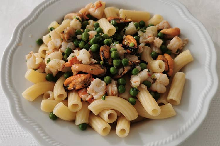 Pasta bianca con gamberoni, cozze e piselli - Disìu, ristorazione da banco da cucinare a casa propria