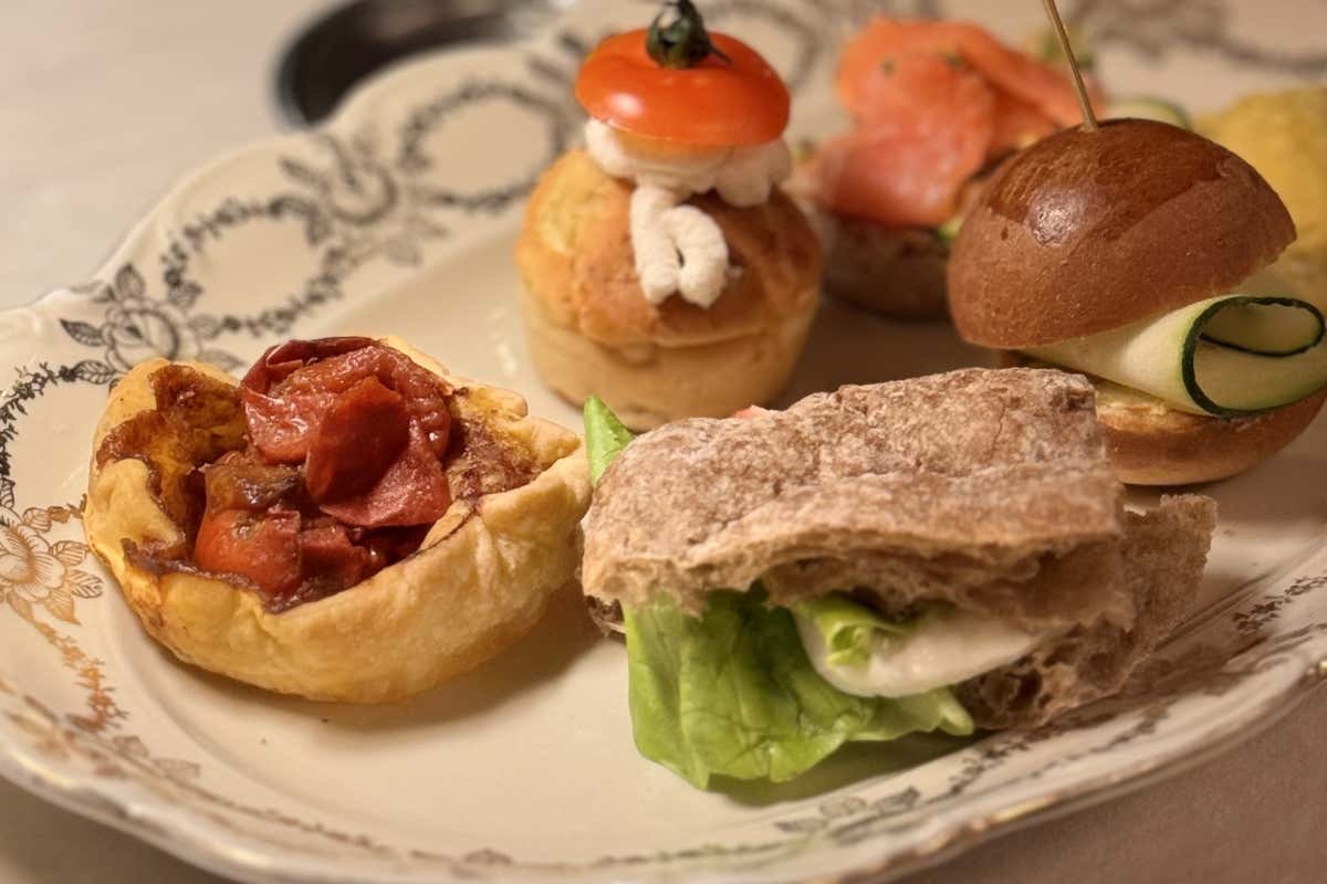 A Seregno c'è una pasticceria con bistrot: entriamo da A'Ida e le viole