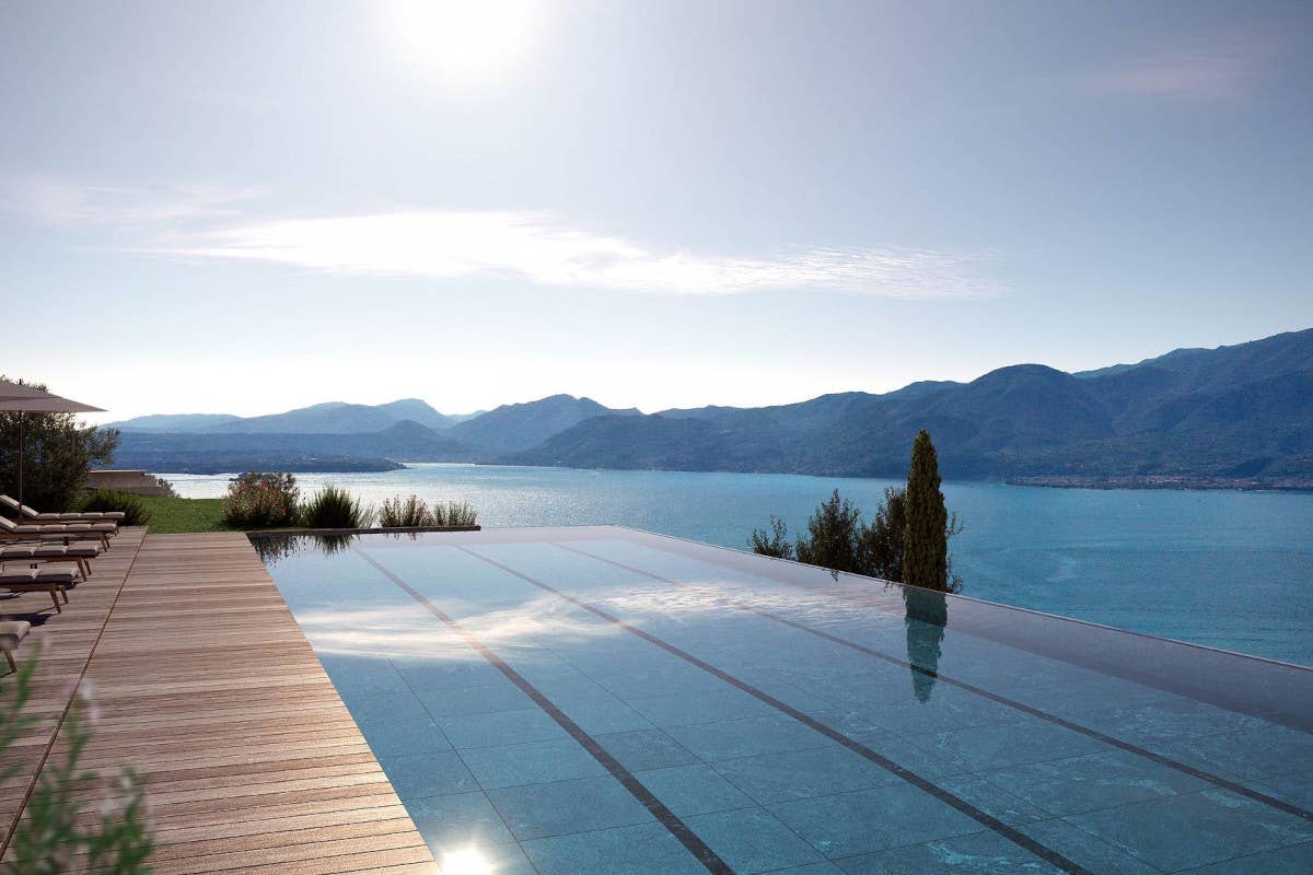 La piscina di Cape of Senses Cape of Senses spa e accoglienza esclusiva sul lago di Garda