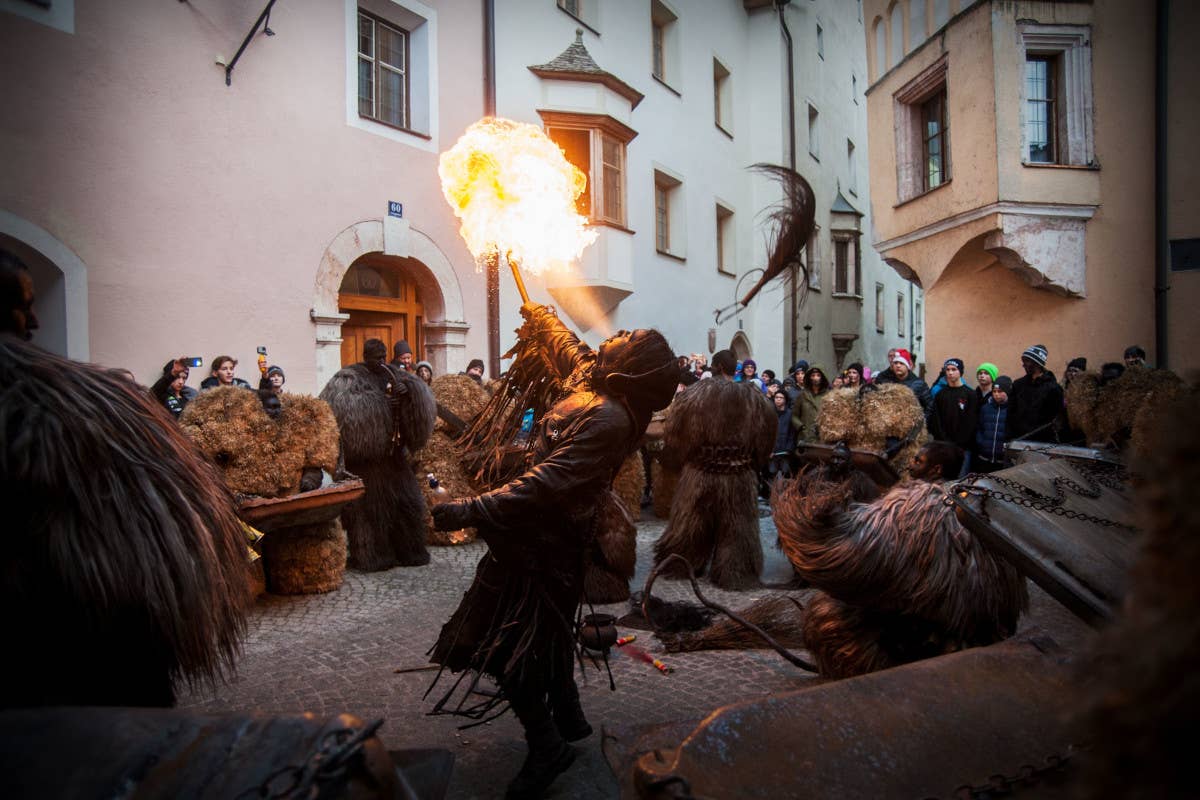 Tra Krampus e Perchten: le spaventose creature del Natale alpino