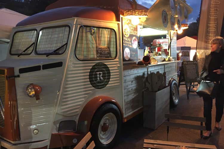 4Wheels, ad Arezzo 30 Food Truck 50 cibi di strada italiani e internazionali 4Wheels, ad Arezzo 30 Food Truck 50 cibi di strada italiani e internazionali