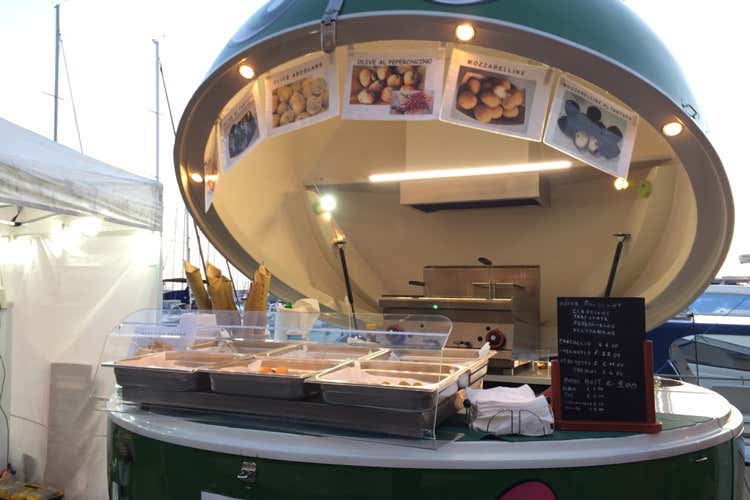 4Wheels, ad Arezzo 30 Food Truck 50 cibi di strada italiani e internazionali 4Wheels, ad Arezzo 30 Food Truck 50 cibi di strada italiani e internazionali