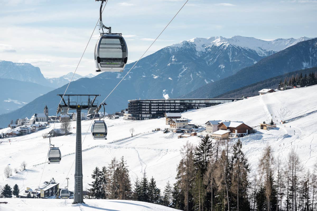 Stupire i bambini in vacanza al Familiamus, un family hotel a forma di ghiacciaio