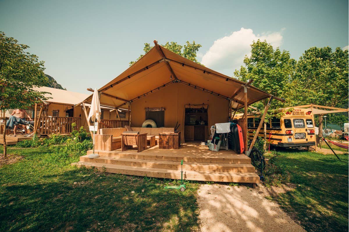 Lago d'Idro, un glamping boutique nella natura della Lombardia