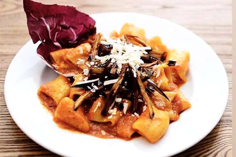 Paccheri alla norma - Pizza, pasta fresca e couscous Una cucina di casa a Palermo