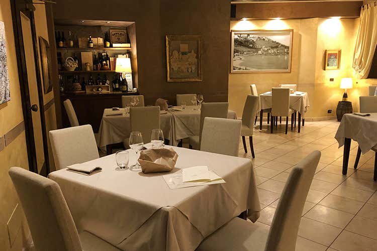 Gli interni de L'Angolo di Manueliana - L&rsquo;Angolo di Manueliana Cucina siciliana, tocco bergamasco