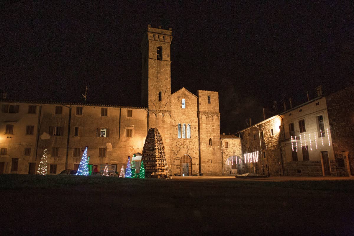 Fiaccole e magia natalizia: un viaggio ad Abbadia San Salvatore