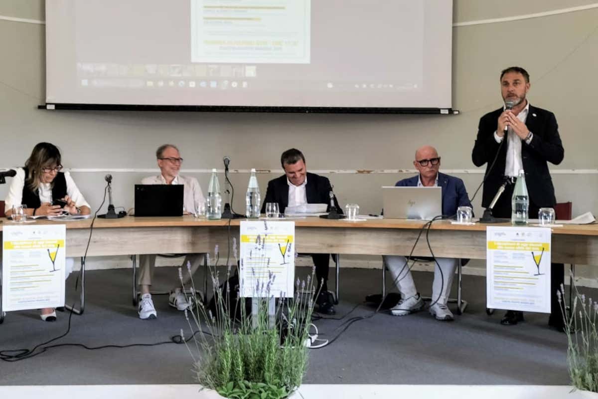 Dal Vermentino Nero agli spumanti underwater: le nuove frontiere dei produttori lunensi Dal Vermentino Nero agli spumanti underwater: le nuove frontiere dei produttori lunensi