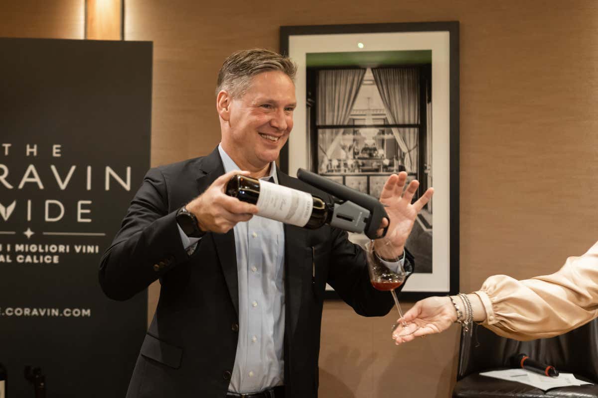 Coravin Guide a Milano: il vino al calice è la risposta al crollo dei consumi? Coravin Guide a Milano: il vino al calice è la risposta al crollo dei consumi?