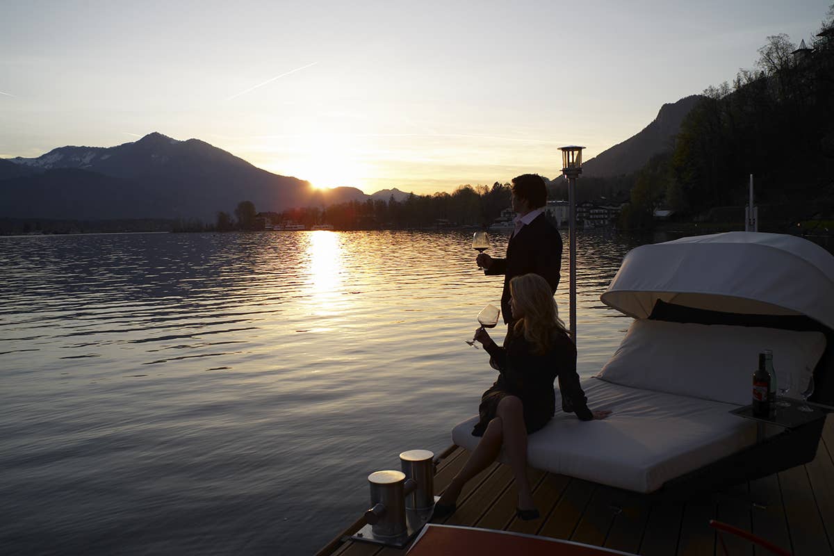 La vista lago del Romantik Hotel Im Weissen Rössl am Wolfgangsee in Austria In montagna a caccia del tramonto perfetto per Instagram