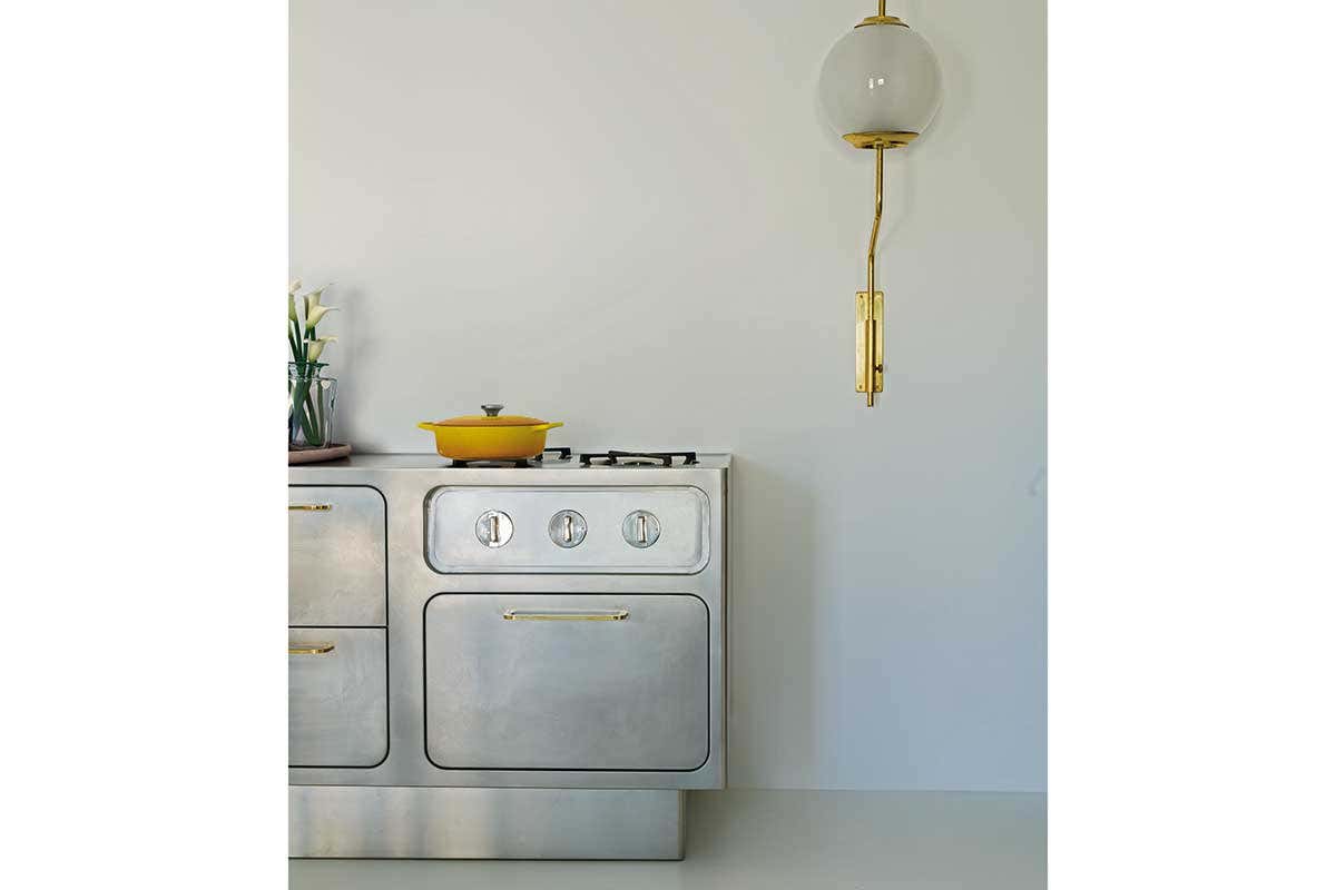 Una cucina che enfatizza l'atmosfera dello spazio che l'accoglia - Foto Max Zambelli Il minimalismo di Ego sposa il barocco leccese