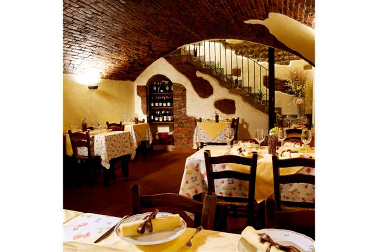 Gli interni del ristorante Ol Giop&igrave; e la Margi - Gli Accademici della Cucina applaudono il risotto del Giop&igrave;