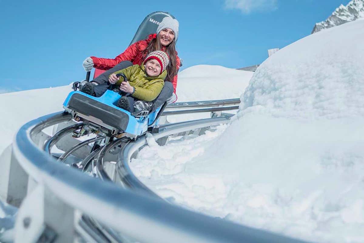 Tante proposte per i bambini Inverno allo Josef Mountain Resort dove chi pensa solo allo sci vive solo a metà! Tante proposte per i bambini Inverno allo Josef Mountain Resort dove chi pensa solo allo sci vive solo a metà!