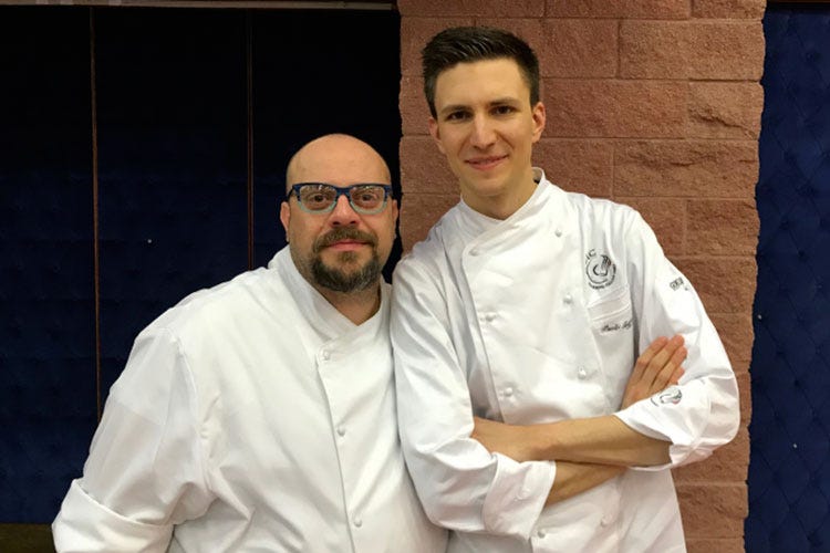 Andrea Alfieri e Paolo Griffa (Andrea Alfieri al fianco di Paolo Griffa in cucina al Royal & Golf di Courmayeur)