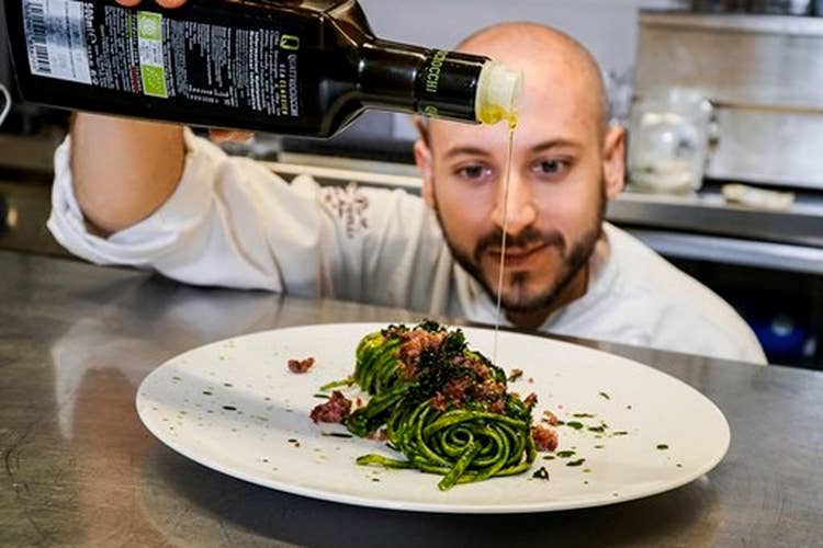 Andrea Perini, chef dell'extravergine (Andrea Perini, chef dell'olio evo La Toscana rurale nei suoi piatti)