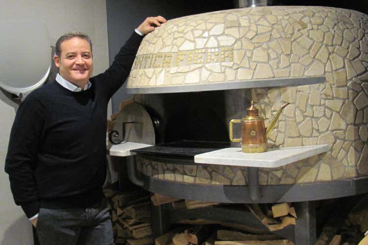 Gianpiero Tewfik - La pizza napoletana in centro Bergamo  Antica Fiera apre lungo il Sentierone