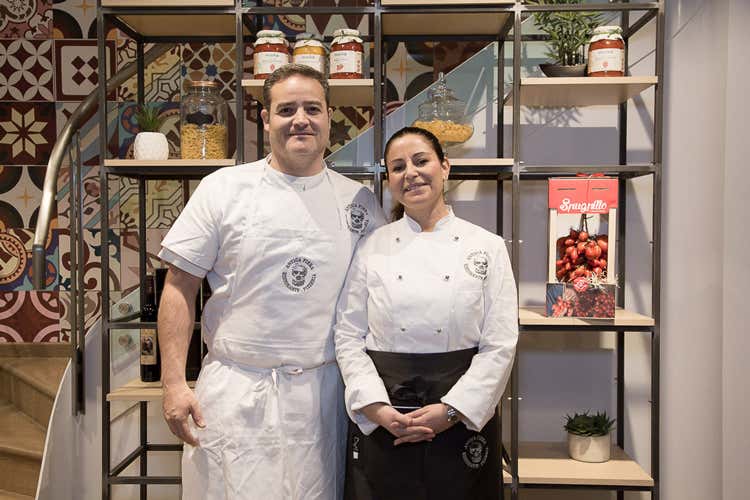 Gianpiero e Arianna Tewfik - La pizza napoletana in centro Bergamo  Antica Fiera apre lungo il Sentierone
