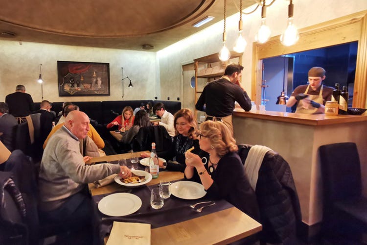 Una sala del ristorante - Archèstrato di Gela Tra le pizzerie più in di Palermo