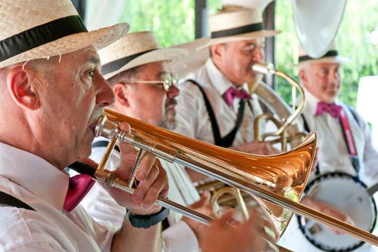 Ascoltare jazz sorseggiando buon vino A Zola Predosa weekend multisensoriale Ascoltare jazz sorseggiando buon vino A Zola Predosa weekend multisensoriale