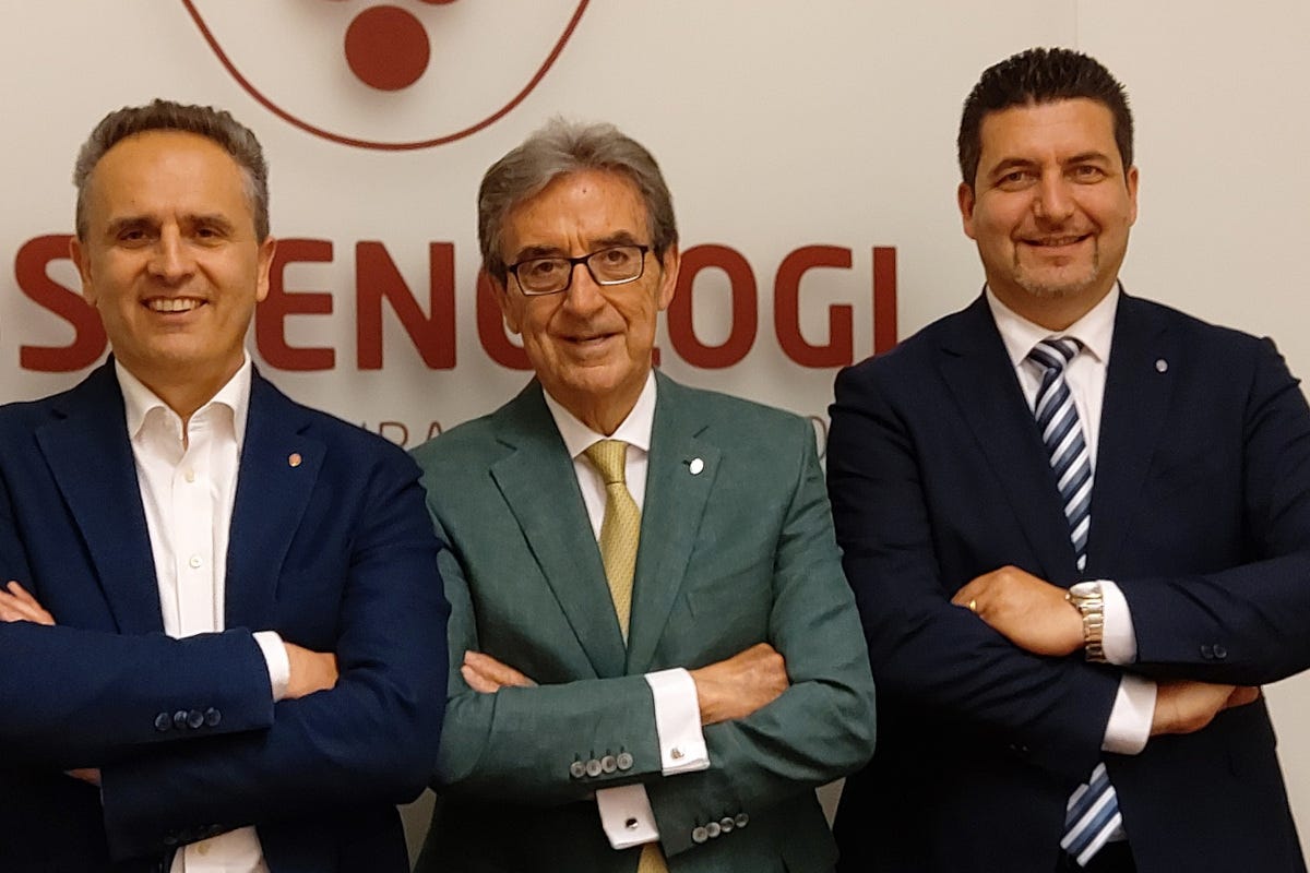Da sinistra Zama, Cotarella, Tripaldi Assoenologi conferma presidente Riccardo Cotarella