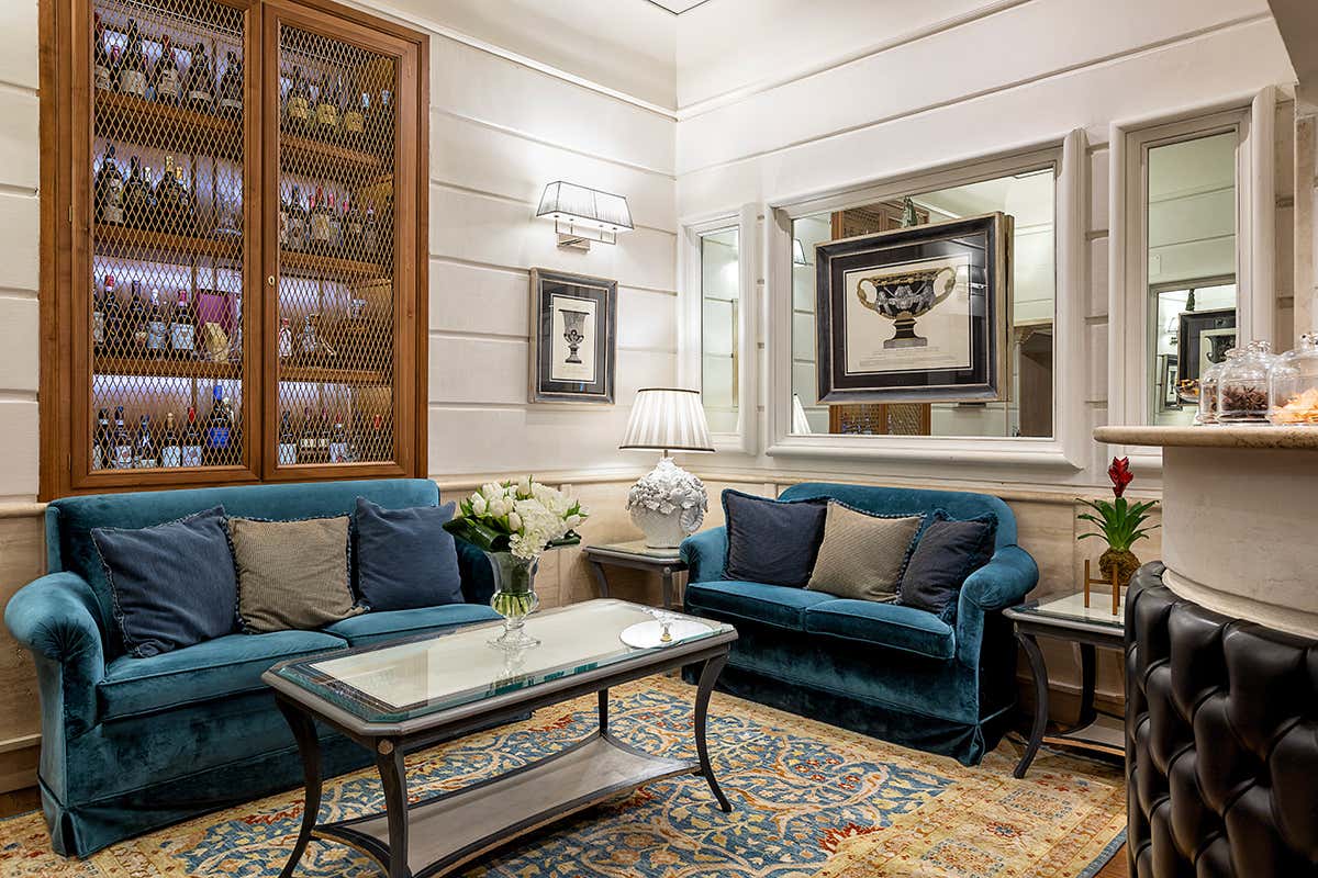 Hotel Barocco: charme romano con vista su Piazza Barberini e colazione d’autore