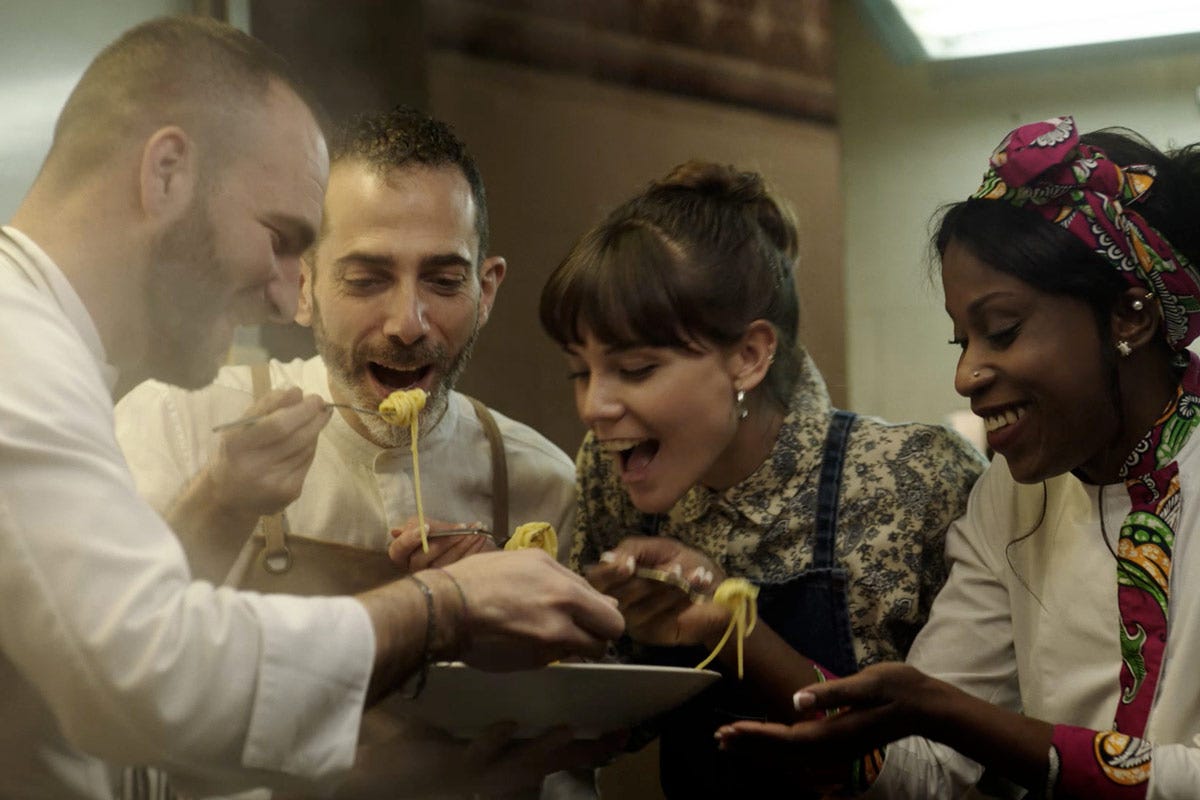Per Open Carbonara Barilla, insieme alla sua Food Academy Academia Barilla, l'azienda ha radunato una squadra di chef guidati dallo stellato Marco Martini Open Carbonara la nuova ricetta di Barilla per l'inclusività alimentare