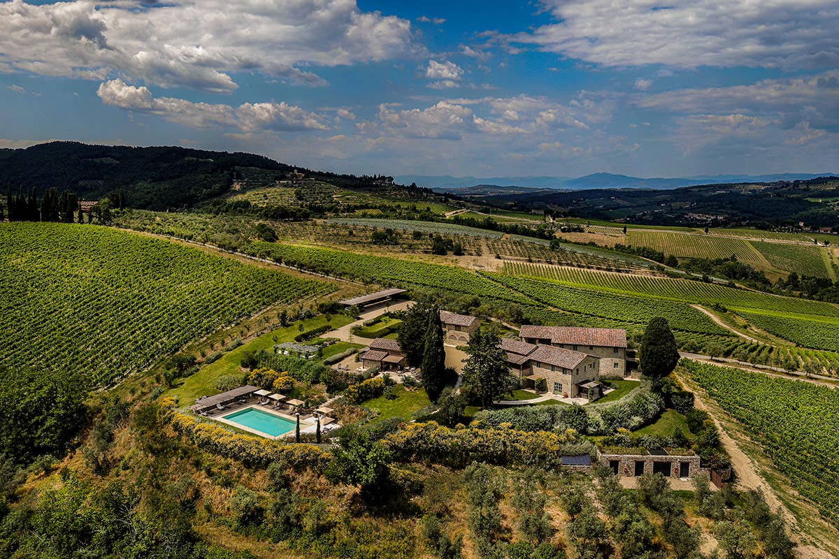 Borgo del Cabreo, veduta aerea Borgo del Cabreo e Pietra del Cabreo riaprono le dimore di charme nel Chianti