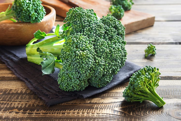 I broccoli hanno un grande ruolo della prevenzione nello sviluppo delle malattie tumorali - Broccoli, re dell’autunno Mangiarli per prevenire il cancro
