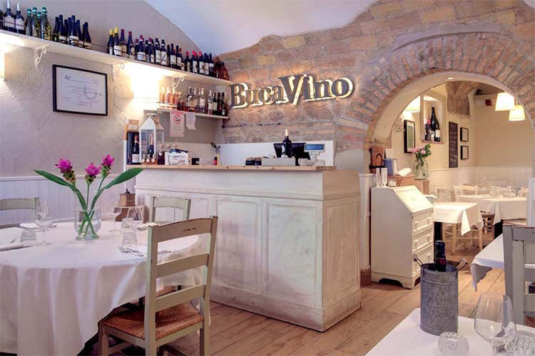 L'interno di BucaVino - BucaVino, nemmeno la pandemia ferma la cucina della memoria