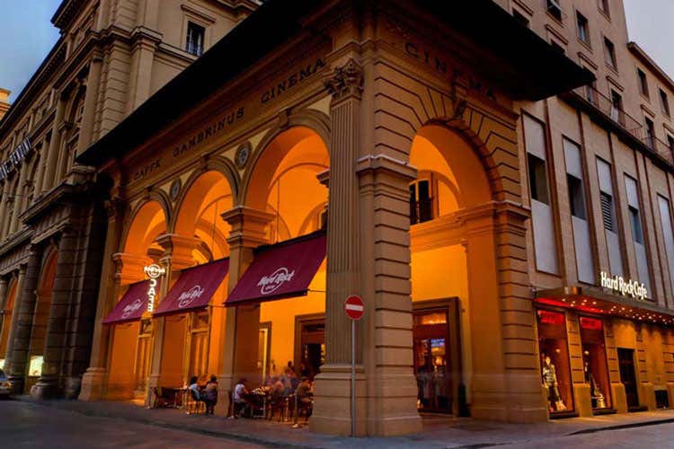 Buon compleanno Freddie Mercury Festeggiamenti all'Hard Rock Caf&egrave; Firenze