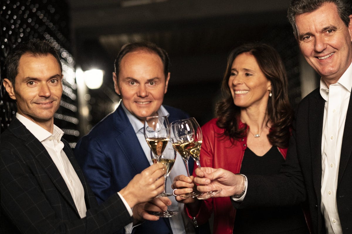 Da sinistra Alessandro, Matteo, Camilla e Marcello Ferrari (foto sito) Ferrari per i 120 anni di bollicine diventa un'azienda a zero emissioni