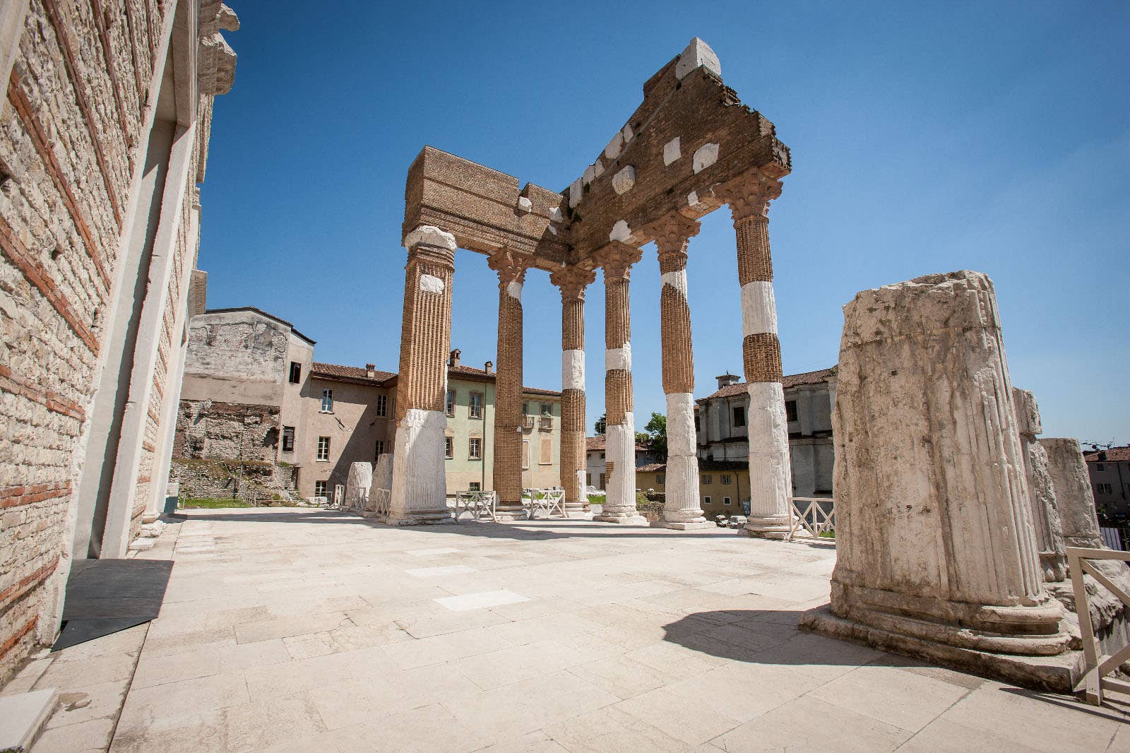 Capitolium del I secolo d.C. Viaggio in Italia sulle tracce dei Longobardi, tra storia e gastronomia