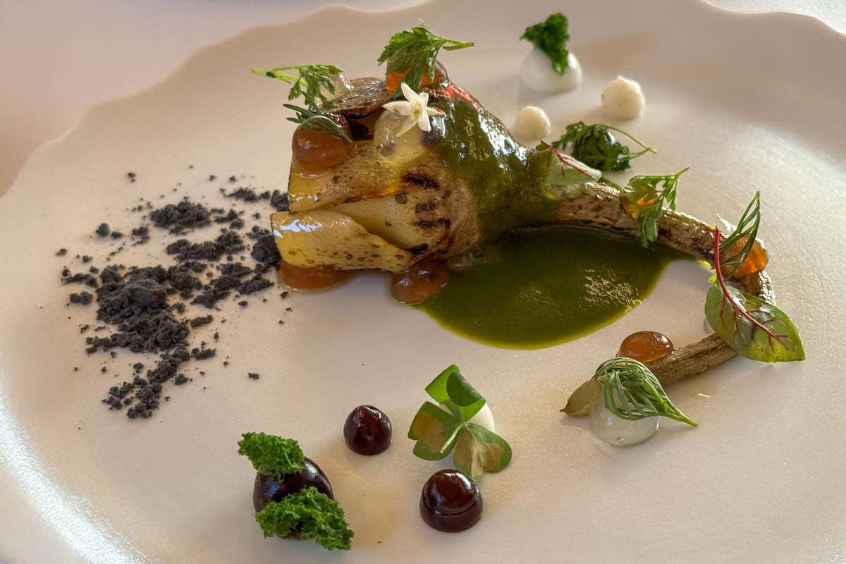 Condivisione, gusto e materia: la cucina in movimento di Rinaldi al Sottovoce Condivisione, gusto e materia: la cucina in movimento di Rinaldi al Sottovoce