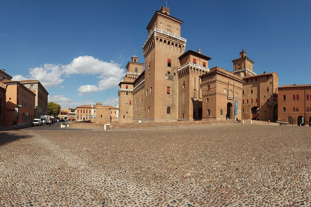 Il castello si presenta con quattro torri. Foto: Archivio Fotografico Provincia Ferrara Al castello di Ferrara per scoprire leggendari banchetti del Rinascimento