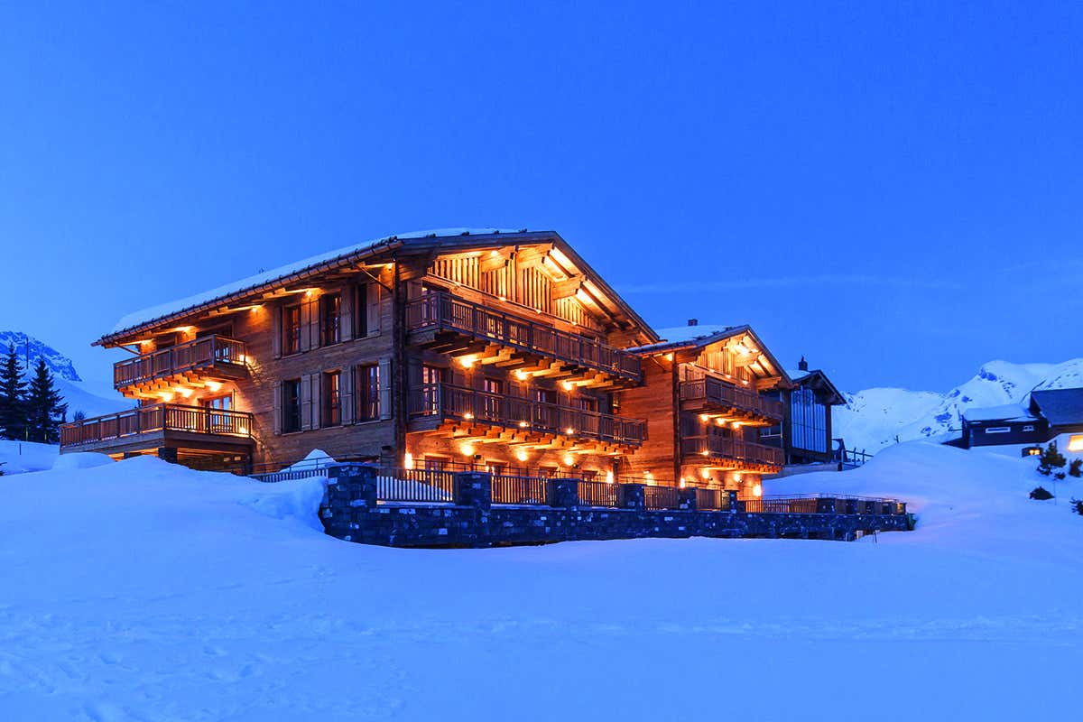 Lo Chalet N che crea uno standard di ospitalit&agrave; superiore a qualsiasi propriet&agrave; simile al mondo Vacanza super lusso sulla neve con maggiordomo? Succede allo Chalet N in Austria