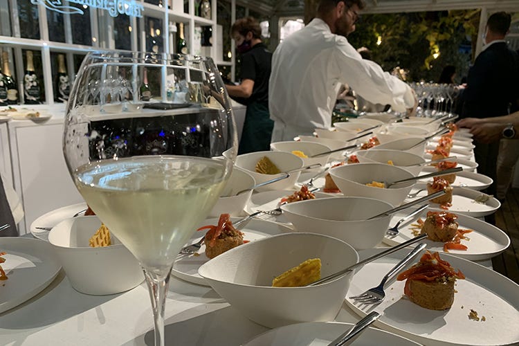Nel vivo della festa Champagne Perrier-Jouët celebra il design