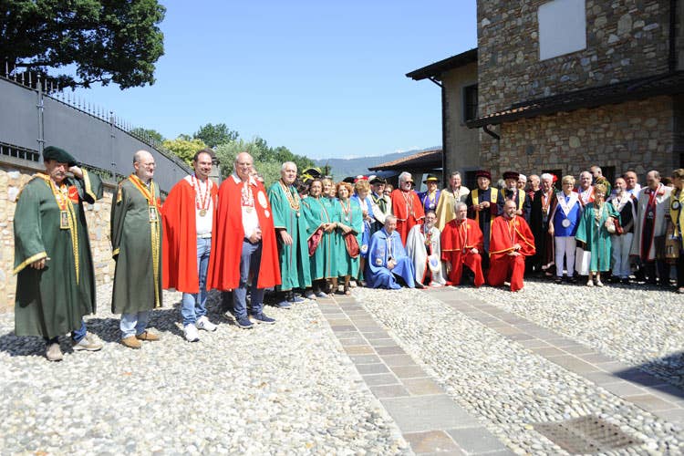 (Circolo enogastronomico La Franciacorta 150 persone al raduno di cantina Solive)