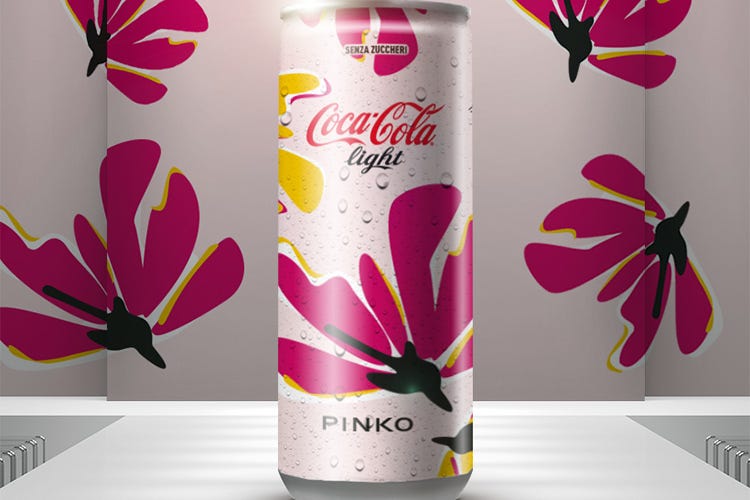 Wieg ontwikkeling drinken Coca-Cola veste Pinko e sui social è un successo! - Italia a Tavola