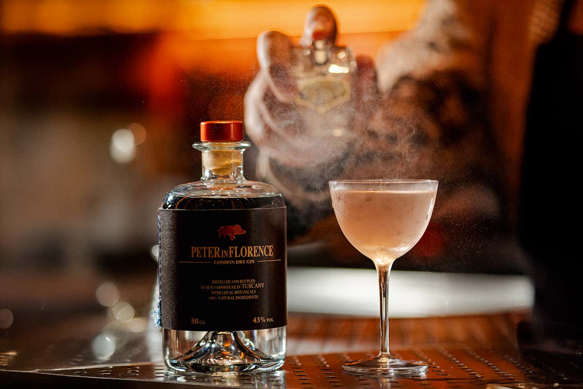 A Milano c’è un cocktail bar che spruzza profumi sui drink A Milano c’è un cocktail bar che spruzza profumi sui drink