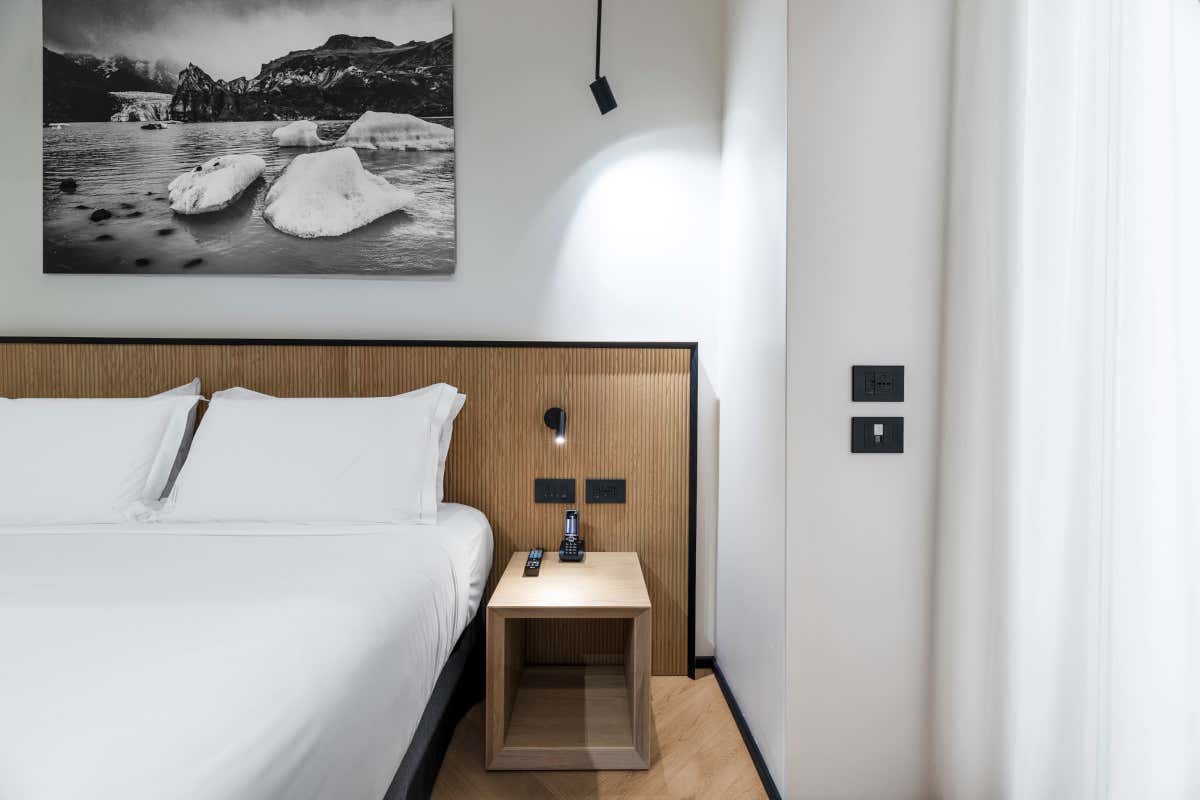 In Riva a Numana: un tocco francese tra mare cristallino e le colline del Conero