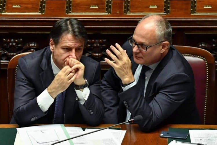 Il presidente del Consiglio Giuseppe Conte e il ministro dell'Economia Roberto Gualtieri - Dl Liquidità, Fipe: Non basta Imprese rischiano l'indebitamento