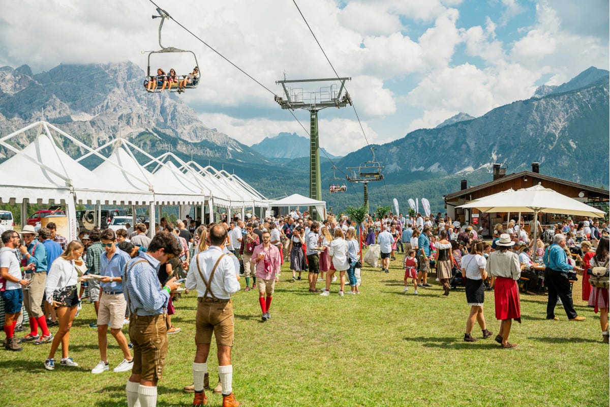 Torna Cortina Summer Party: il picnic glamour tra le Dolomiti