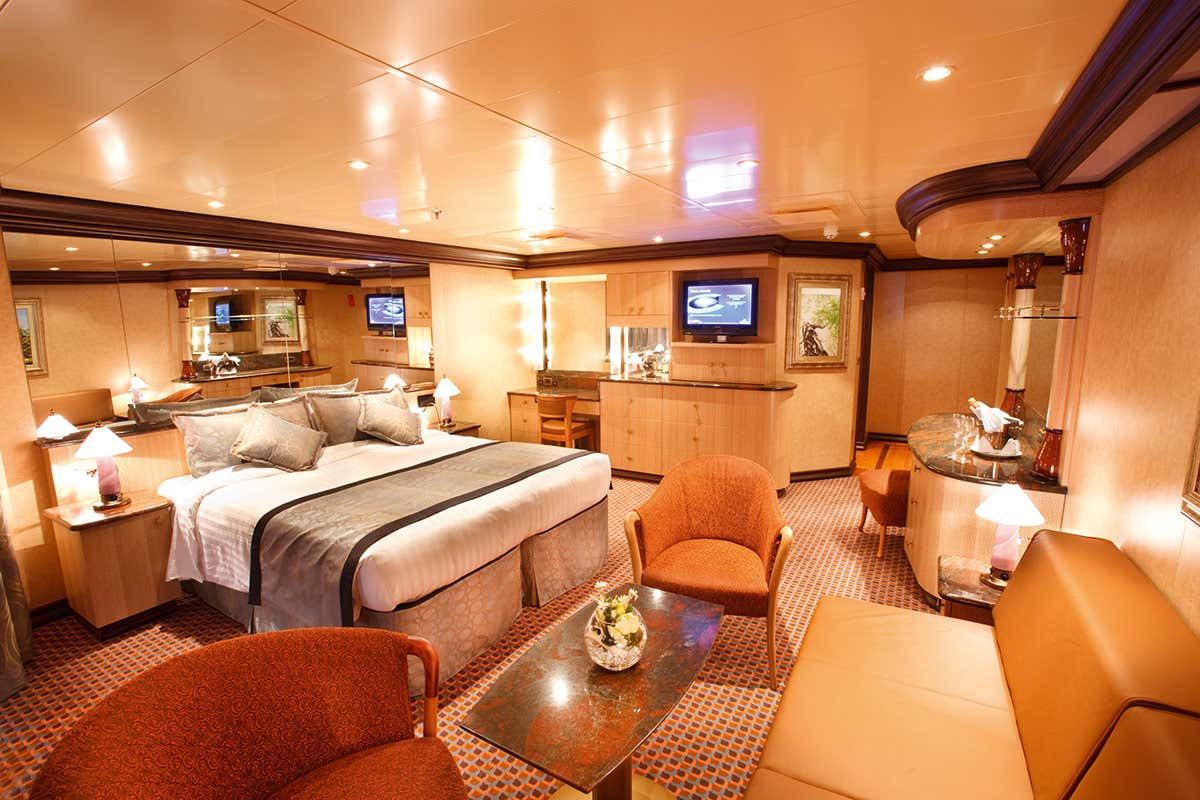 Costa Luminosa, suite Crociere, settore ancora in difficolt&agrave;. Ma reggono le proposte invernali