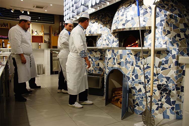 Cucina a vista e pizze di qualit&agrave; Morsi & Rimorsi sbarca ad Aversa