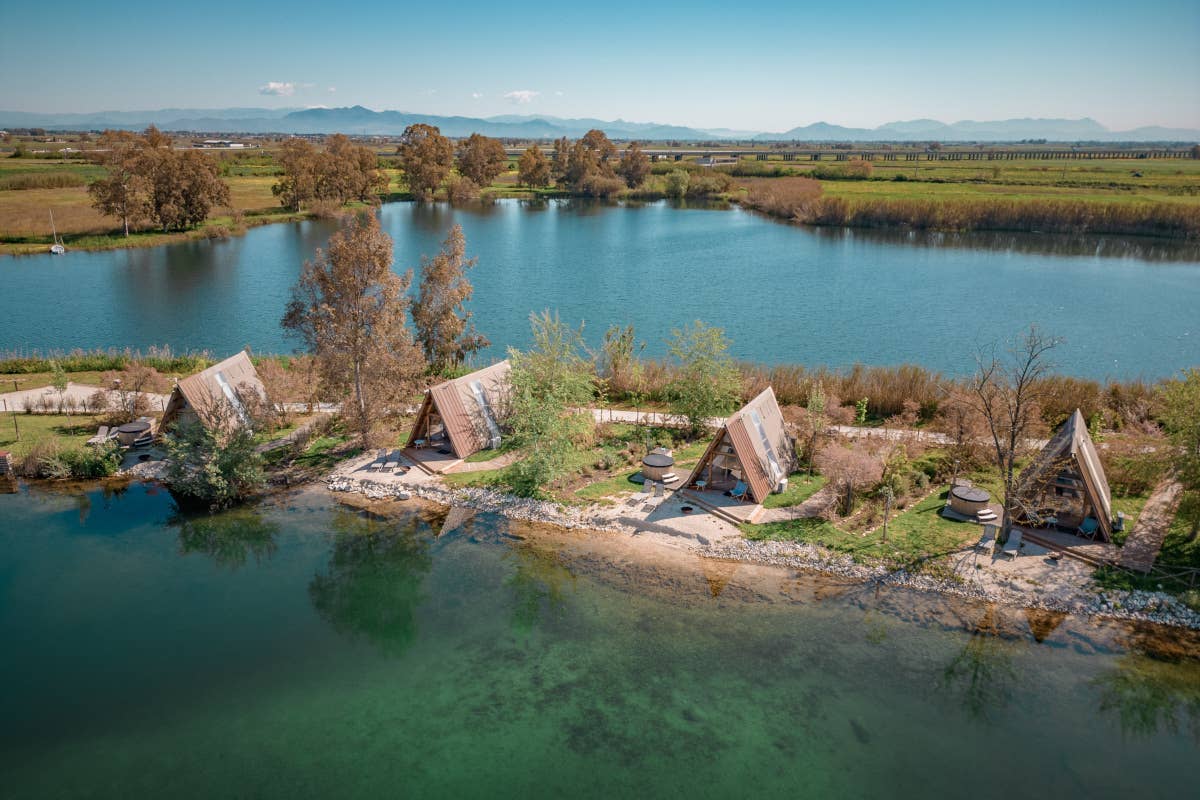 Laghi Nabi: un resort dal fascino ecosostenibile tra cielo e acqua